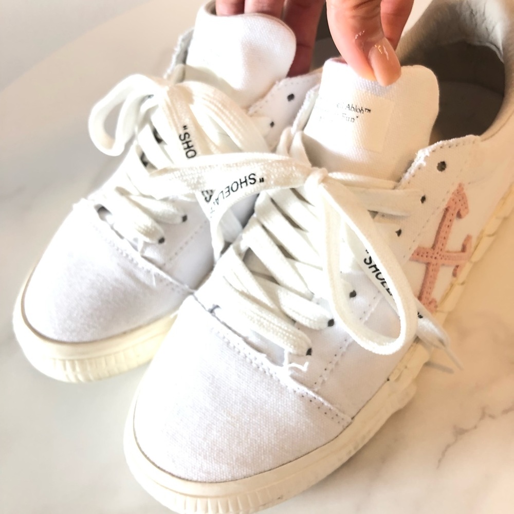 Off White Woman’s Sneaker